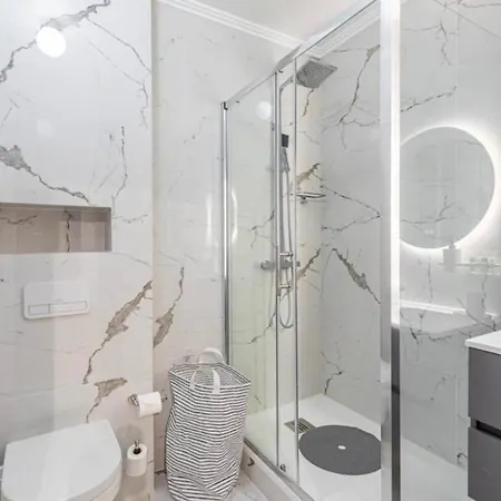 Parisian Luxe 2br Walk To Arc De Triomphe-champs Apartment Paris